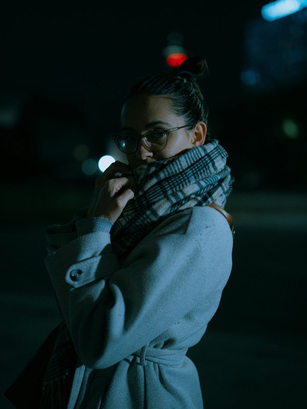 Écharpe femme hiver : alliez confort et style à petit prix